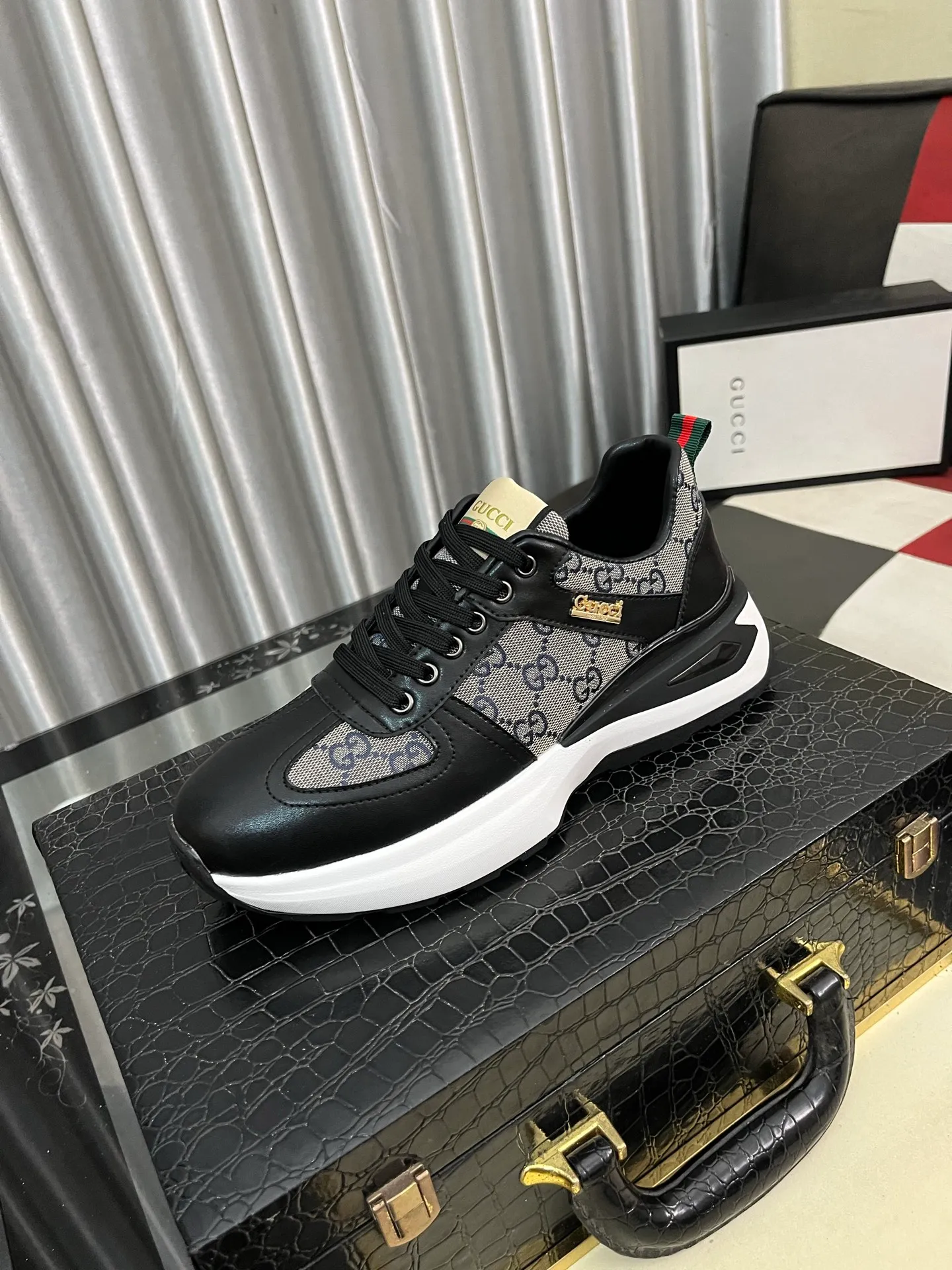 Men's Men's Shoes💰458⌚️⌚️[GUCCI] Gucci men's casual shoes are absolutely popular🔥The ultimate matching item for trendy men! The charm of super texture is irresistible, the main recommendation, the flower leather color is bright! The upper is made of high-quality brand printed fabric with cowhide, breathable leather lining and wear-resistant rubber sole, noble and elegant! Extremely comfortable🎁🎁You can be as handsome as you want💪 38-443️⃣colors available